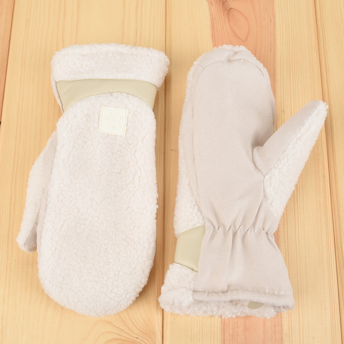 Solstice Mitten Cream