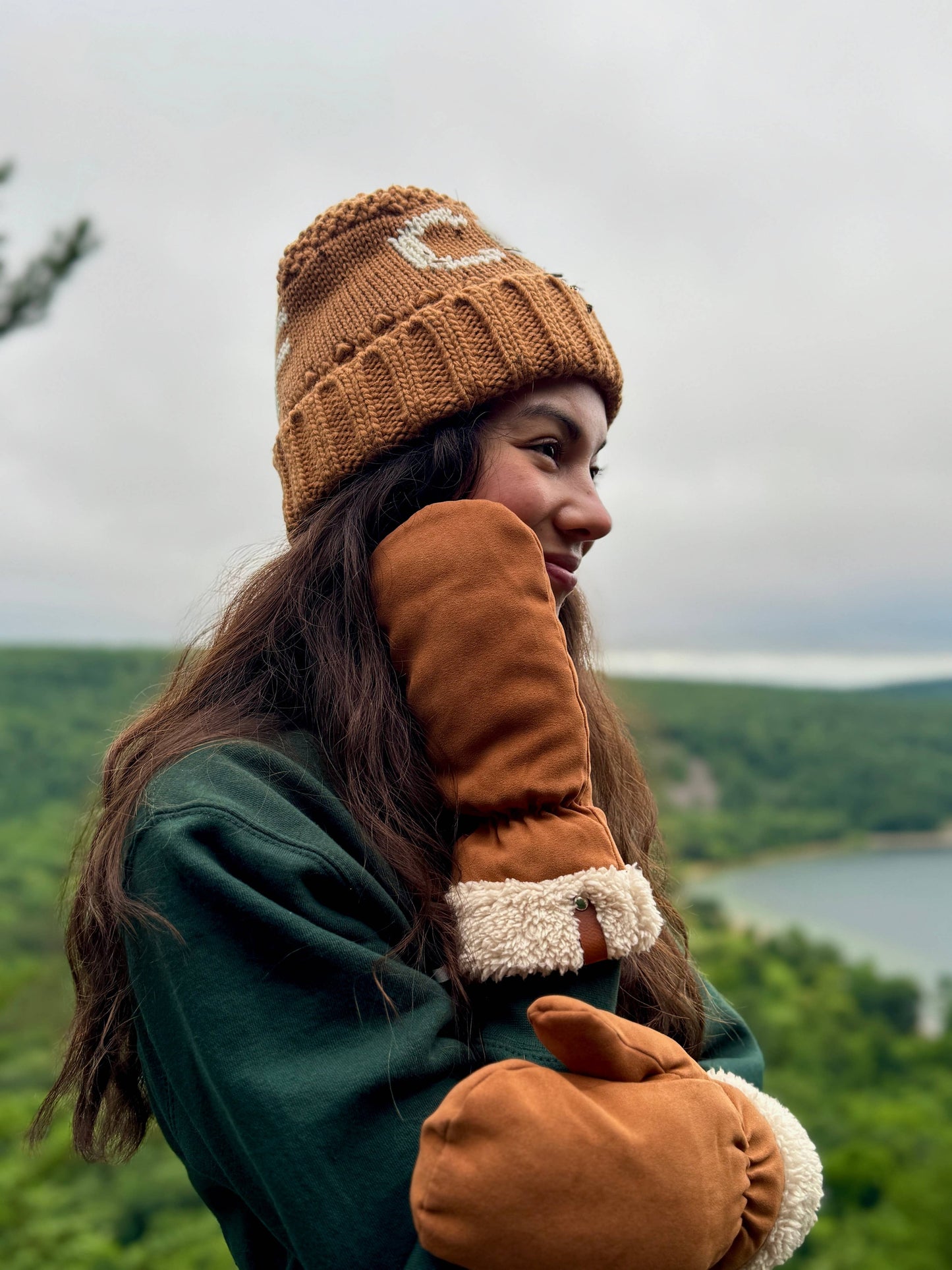 Breezy Mittens: Tab w/ Wisconsin State Shape
